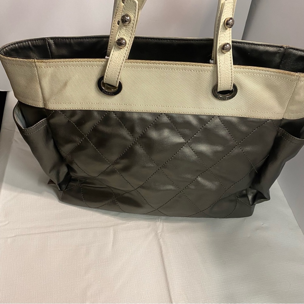 CHANEL Metallic Silver and Cream Tote Bag - Picture 10 of 16